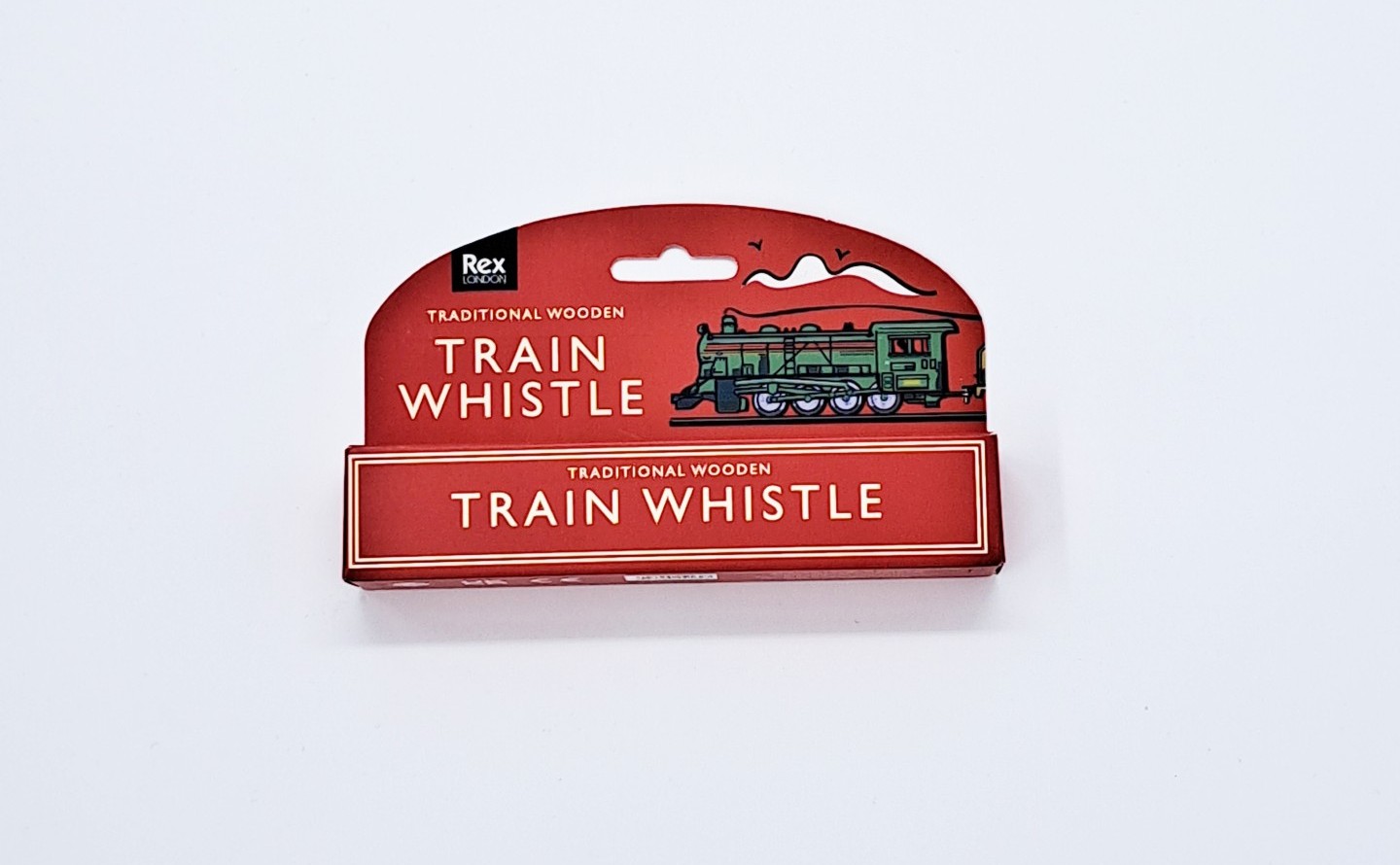 En röd förpackning med ett lok på och texten "Train Whistle".